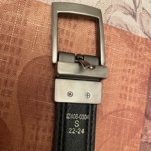 Black/brown reversible IZOD boys’ belt - size small